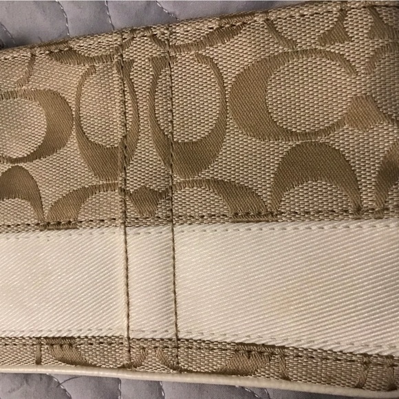Coach Mini Wristlet Beige/ Cream NWOT - Picture 3 of 6